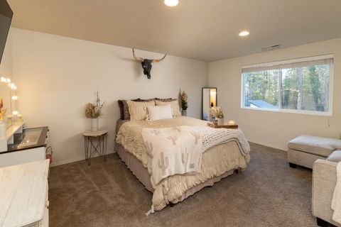 Tiny photo for 16614 Landing Court, La Pine, OR 97739 (MLS # 220220124)