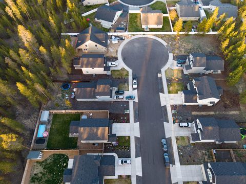 Tiny photo for 16614 Landing Court, La Pine, OR 97739 (MLS # 220220124)