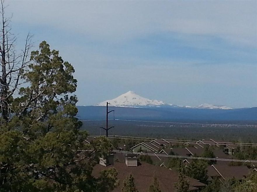 Wonderful Cascade Mtn view lot! The street is lined with many higher-end homes. Close to sports center, many trails to enjoy, fly-fishing, tennis ,golf, horseback riding. Enjoy all the amenities Eagle crest has to offer.