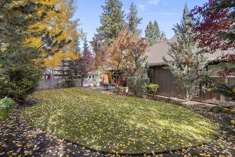 Tiny photo for 60798 Goldenwood Loop, Bend, OR 97702 (MLS # 220211514)