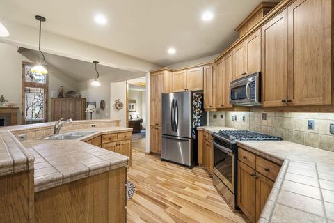 Tiny photo for 60798 Goldenwood Loop, Bend, OR 97702 (MLS # 220211514)