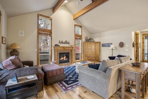 Tiny photo for 60798 Goldenwood Loop, Bend, OR 97702 (MLS # 220211514)