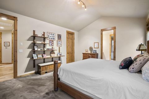 Tiny photo for 60798 Goldenwood Loop, Bend, OR 97702 (MLS # 220211514)