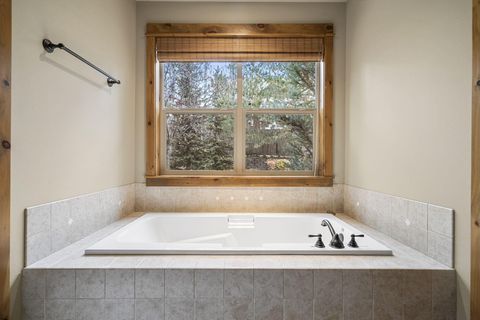 Tiny photo for 60798 Goldenwood Loop, Bend, OR 97702 (MLS # 220211514)