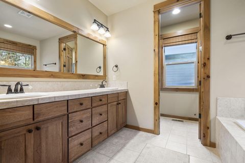 Tiny photo for 60798 Goldenwood Loop, Bend, OR 97702 (MLS # 220211514)