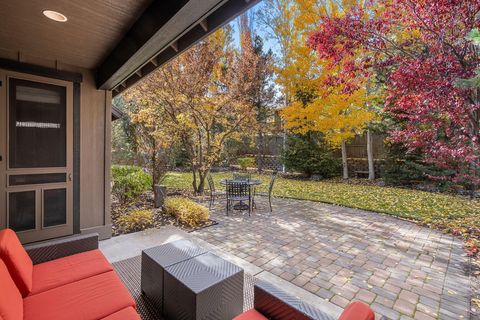 Tiny photo for 60798 Goldenwood Loop, Bend, OR 97702 (MLS # 220211514)