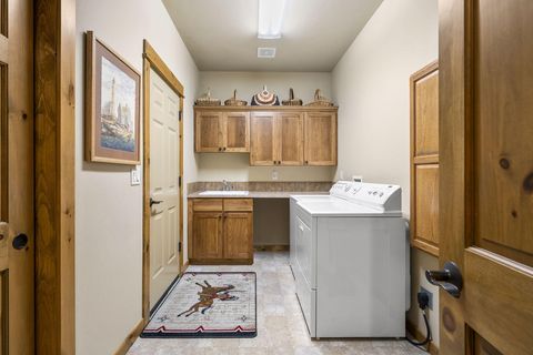 Tiny photo for 60798 Goldenwood Loop, Bend, OR 97702 (MLS # 220211514)
