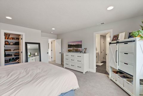 Tiny photo for 63204 NW Red Butte Court, Bend, OR 97703 (MLS # 220215730)