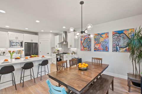 Tiny photo for 63204 NW Red Butte Court, Bend, OR 97703 (MLS # 220215730)