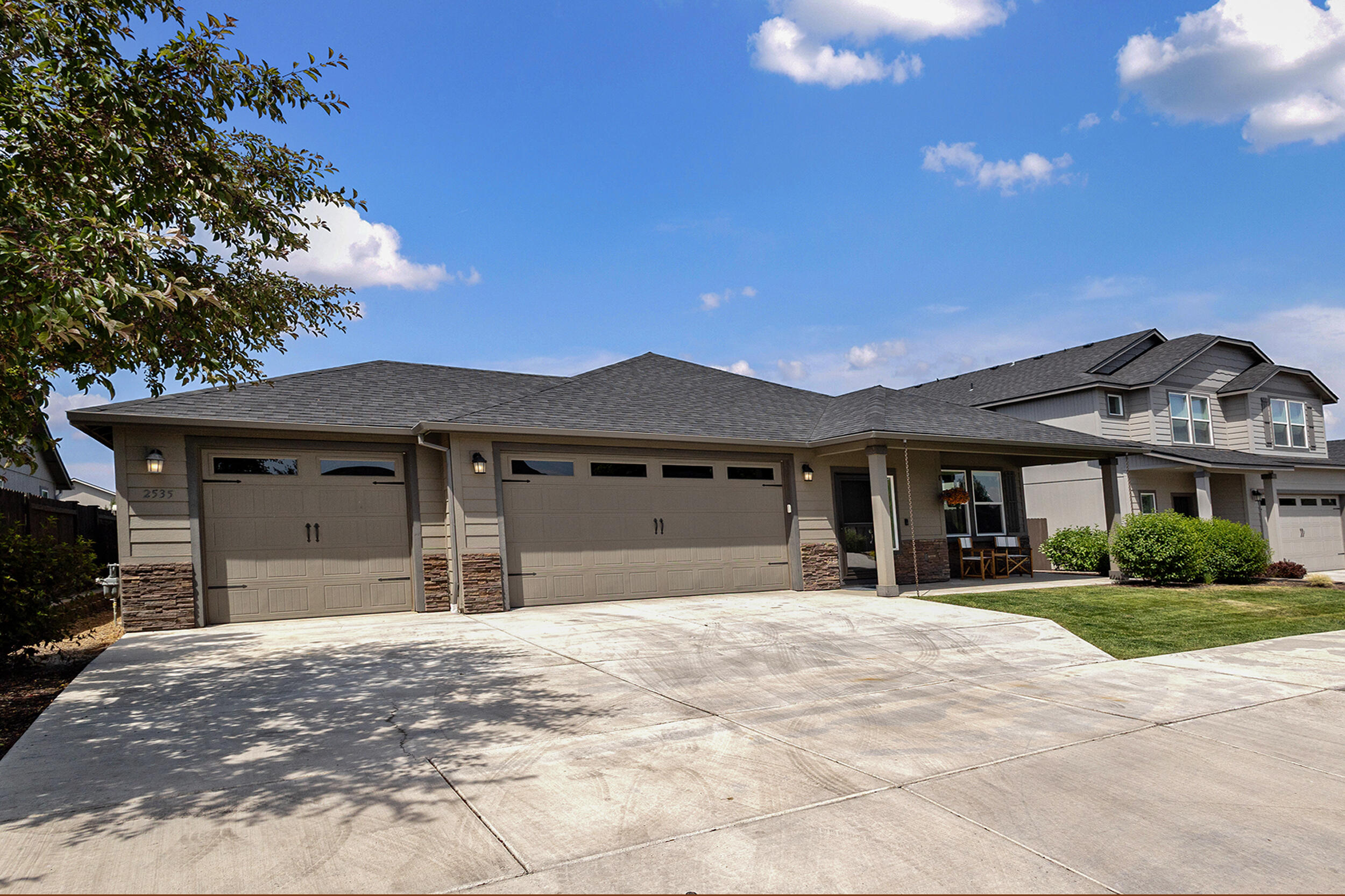 2535 NW Hemlock Way