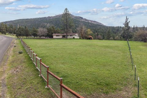 Tiny photo for 312 Edgewood Drive, Canyon City, OR 97820 (MLS # 220216750)