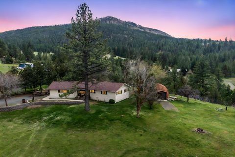Photo of 312 Edgewood Drive, Canyon City, OR 97820 (MLS # 220216750)
