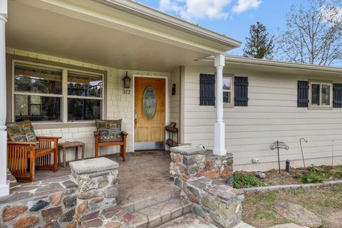 Tiny photo for 312 Edgewood Drive, Canyon City, OR 97820 (MLS # 220216750)