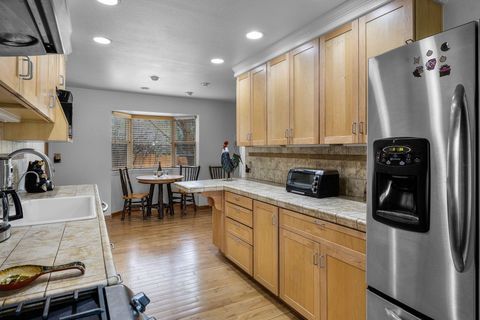 Tiny photo for 312 Edgewood Drive, Canyon City, OR 97820 (MLS # 220216750)