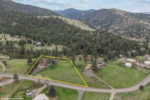 Tiny photo for 312 Edgewood Drive, Canyon City, OR 97820 (MLS # 220216750)