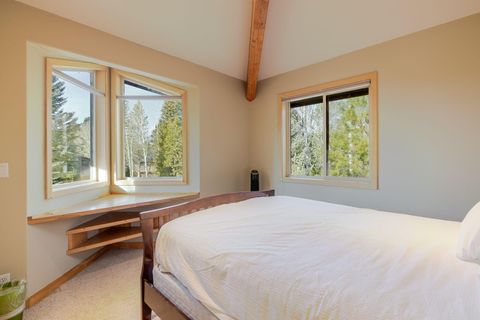 Tiny photo for 58010 Mulligan Lane, Sunriver, OR 97707 (MLS # 220212788)
