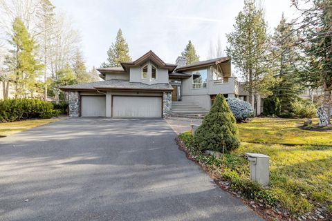 Photo of 58010 Mulligan Lane, Sunriver, OR 97707 (MLS # 220212788)