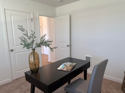 Tiny photo for 249 SE Peppermint Loop #5, Culver, OR 97734 (MLS # 220219301)