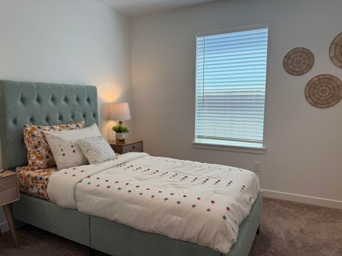Tiny photo for 249 SE Peppermint Loop #5, Culver, OR 97734 (MLS # 220219301)