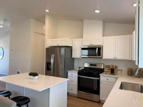 Tiny photo for 249 SE Peppermint Loop #5, Culver, OR 97734 (MLS # 220219301)