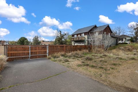 Tiny photo for 63222 Brad Street, Bend, OR 97701 (MLS # 220218406)