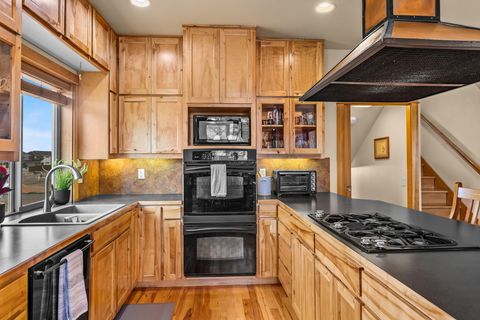 Tiny photo for 63222 Brad Street, Bend, OR 97701 (MLS # 220218406)