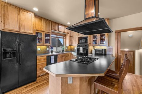 Tiny photo for 63222 Brad Street, Bend, OR 97701 (MLS # 220218406)