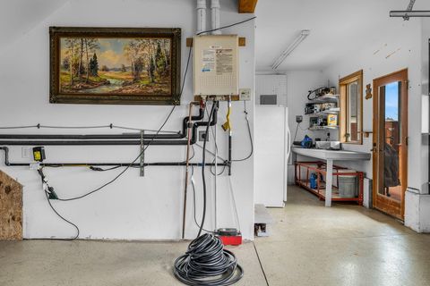 Tiny photo for 63222 Brad Street, Bend, OR 97701 (MLS # 220218406)