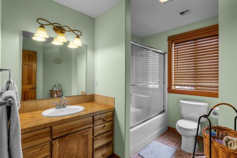 Tiny photo for 63222 Brad Street, Bend, OR 97701 (MLS # 220218406)