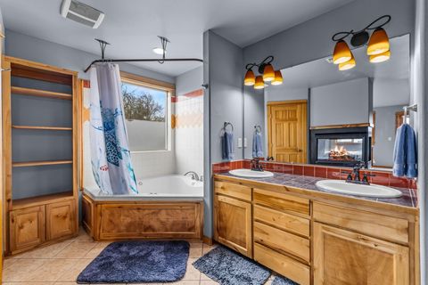 Tiny photo for 63222 Brad Street, Bend, OR 97701 (MLS # 220218406)