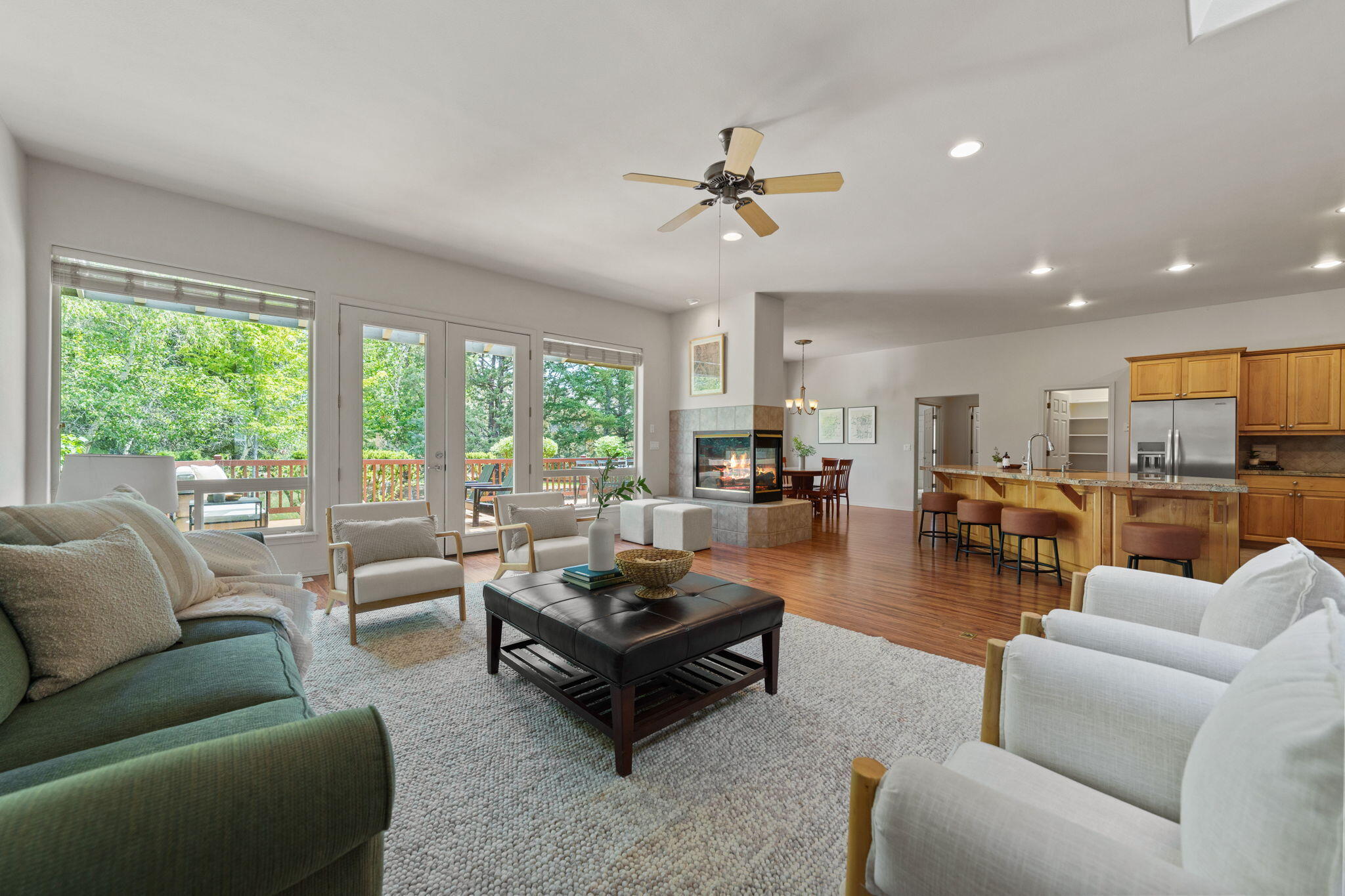 950 Willet Lane