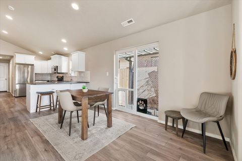 Tiny photo for 2565 NW Teak Avenue, Redmond, OR 97756 (MLS # 220213296)