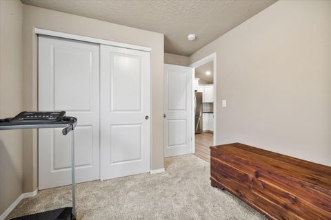 Tiny photo for 2565 NW Teak Avenue, Redmond, OR 97756 (MLS # 220213296)