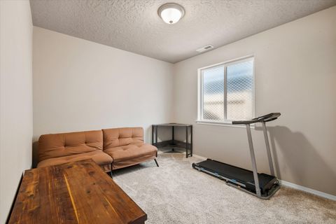 Tiny photo for 2565 NW Teak Avenue, Redmond, OR 97756 (MLS # 220213296)