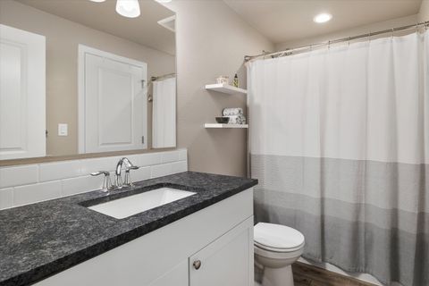 Tiny photo for 2565 NW Teak Avenue, Redmond, OR 97756 (MLS # 220213296)