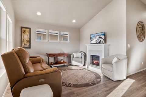 Tiny photo for 2565 NW Teak Avenue, Redmond, OR 97756 (MLS # 220213296)