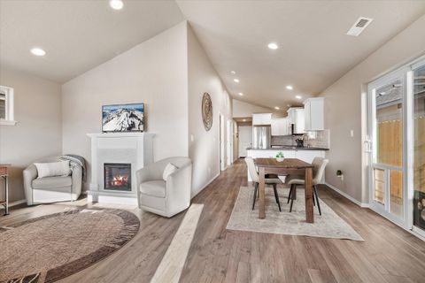 Tiny photo for 2565 NW Teak Avenue, Redmond, OR 97756 (MLS # 220213296)