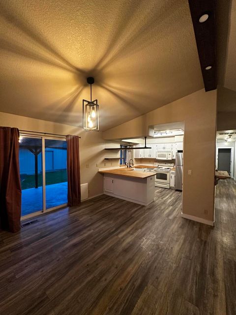 Tiny photo for 1517 Molly Lane, Grants Pass, OR 97527 (MLS # 220211529)