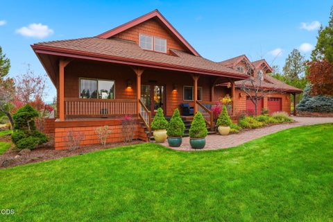 Photo of 16015 Fox Ridge Circle, Sisters, OR 97759 (MLS # 220230387)