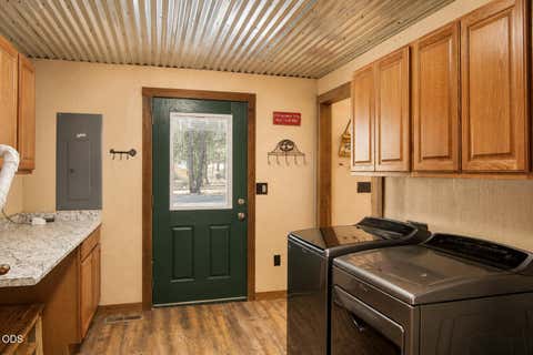 Tiny photo for 15408 Ponderosa Loop, La Pine, OR 97739 (MLS # 220225129)