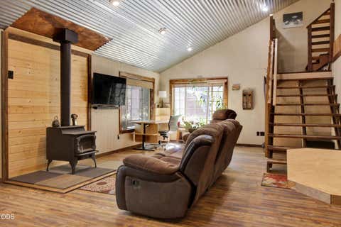 Tiny photo for 15408 Ponderosa Loop, La Pine, OR 97739 (MLS # 220225129)