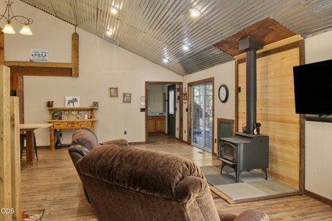 Tiny photo for 15408 Ponderosa Loop, La Pine, OR 97739 (MLS # 220225129)