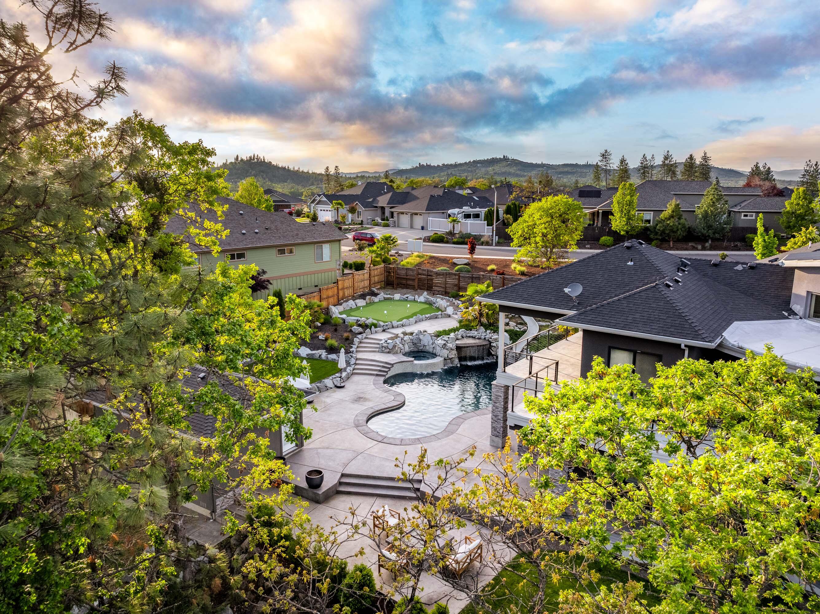 32 Pebble Creek Dr, Eagle Point, OR, 97524, USA, 5 Bedrooms Bedrooms, ,5 BathroomsBathrooms,Residential,Active,32 Pebble Creek Dr,220219651