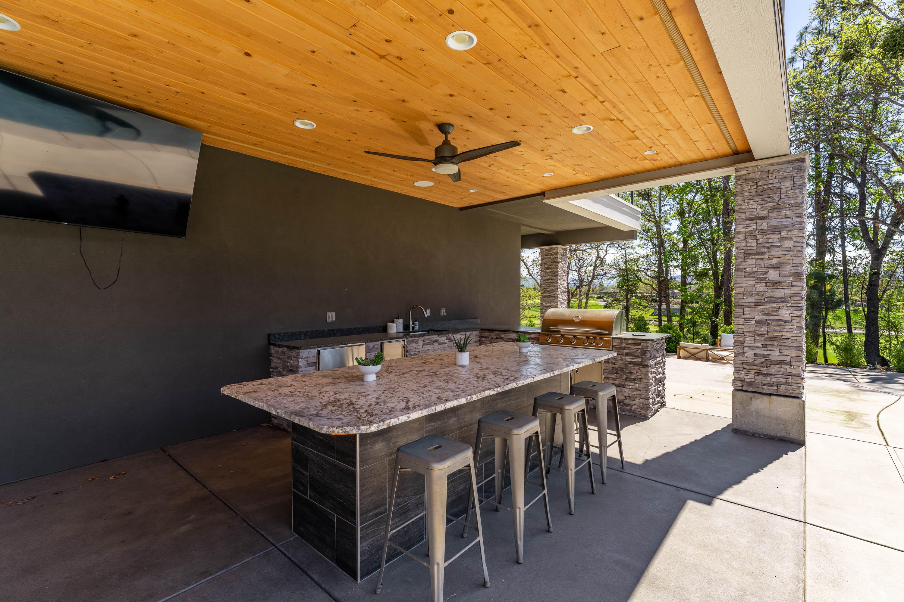 32 Pebble Creek Dr, Eagle Point, OR, 97524, USA, 5 Bedrooms Bedrooms, ,5 BathroomsBathrooms,Residential,Active,32 Pebble Creek Dr,220219651