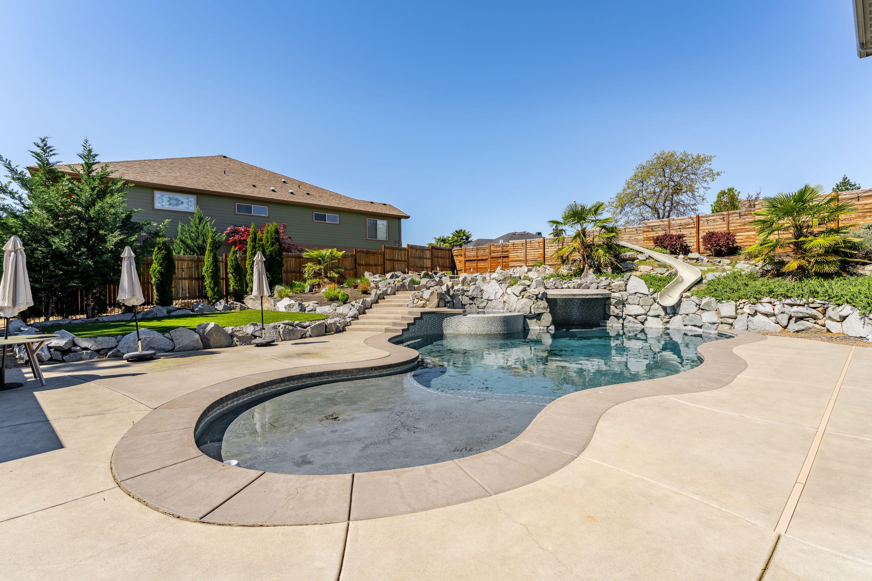 32 Pebble Creek Dr, Eagle Point, OR, 97524, USA, 5 Bedrooms Bedrooms, ,5 BathroomsBathrooms,Residential,Active,32 Pebble Creek Dr,220219651