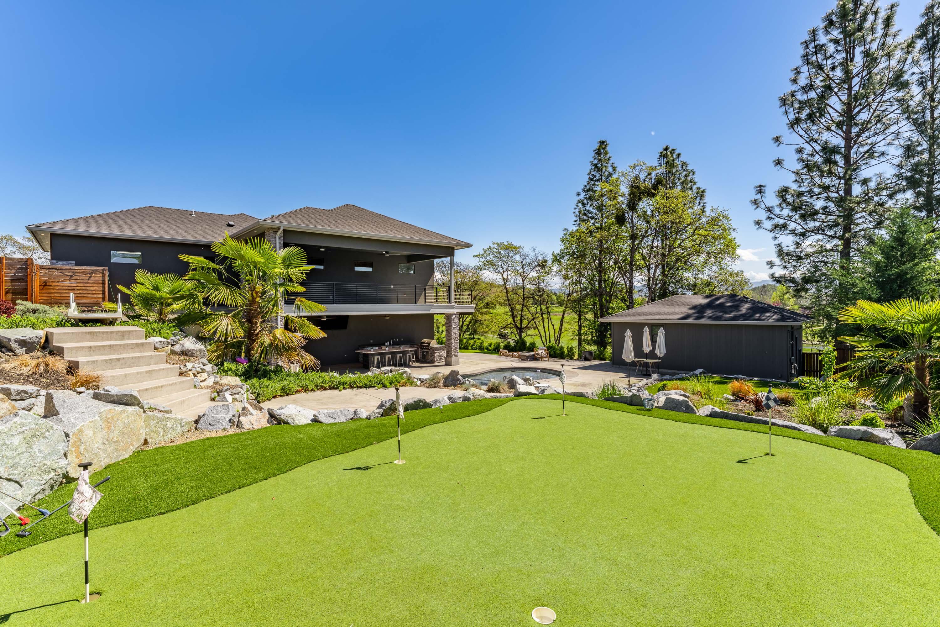 32 Pebble Creek Dr, Eagle Point, OR, 97524, USA, 5 Bedrooms Bedrooms, ,5 BathroomsBathrooms,Residential,Active,32 Pebble Creek Dr,220219651