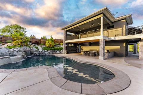 Tiny photo for 32 Pebble Creek Drive, Eagle Point, OR 97524 (MLS # 220219651)