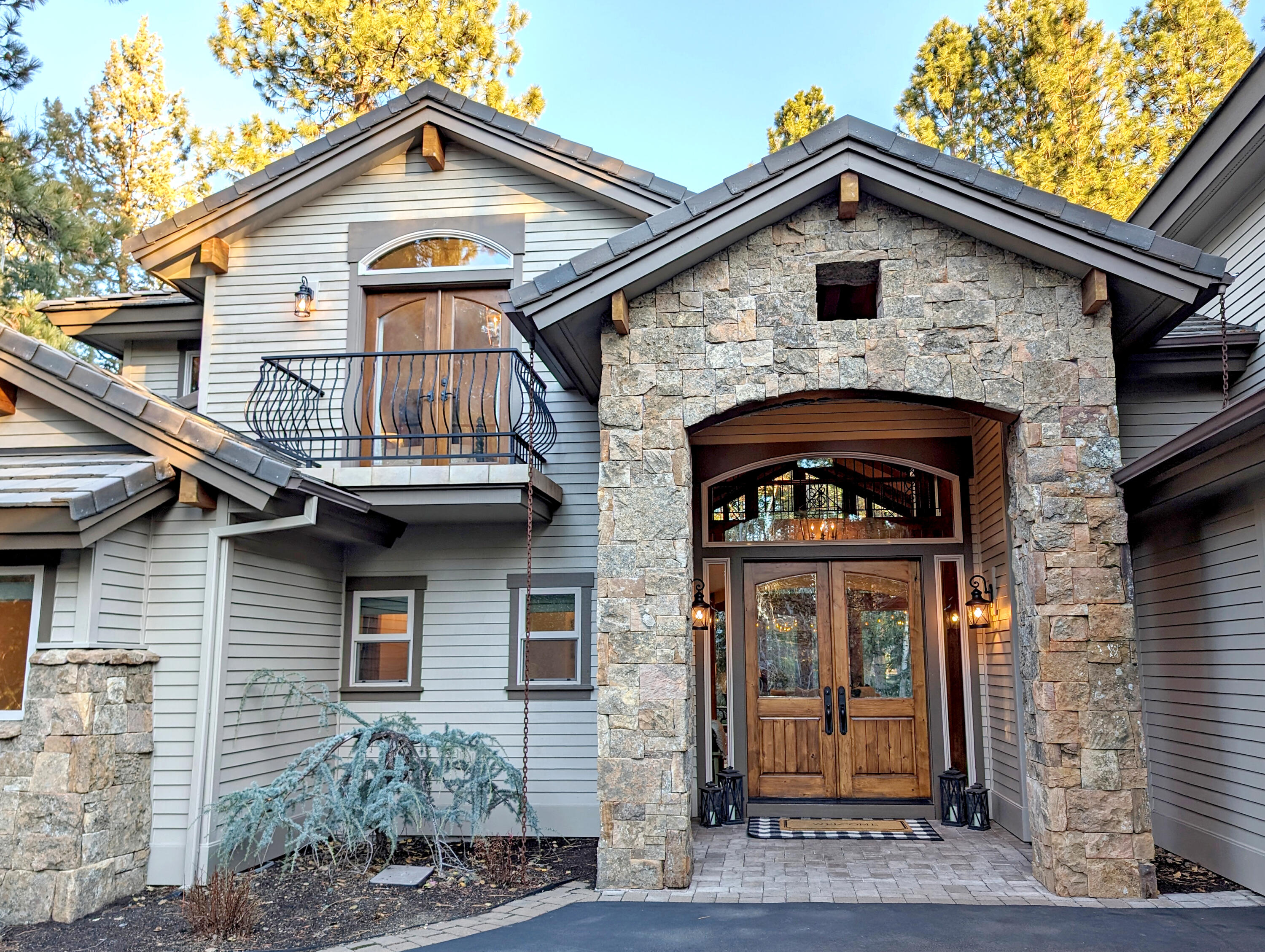 Broken Top - Residential