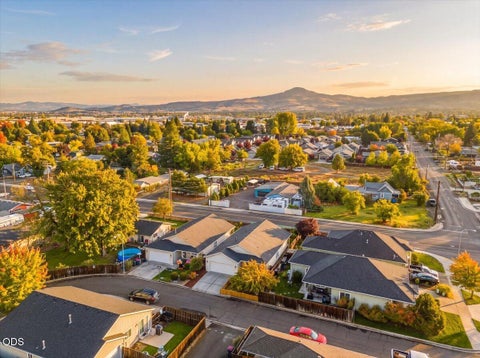 Photo of 2320 Kamerin Lane, Medford, OR 97501 (MLS # 220229278)