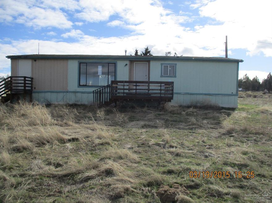 HUD Owned home SOLD AS IS. 3 bedroom, 2 bath 1292 sq. ft. 1981 Manufactured home on 1.81 acres with detached double garage. Please visit www.HUDHomestore. com for more information or contact a Real Estate Broker of your choice.